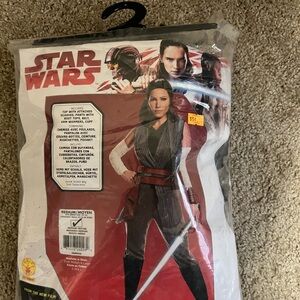Woman’s Rey Halloween costume